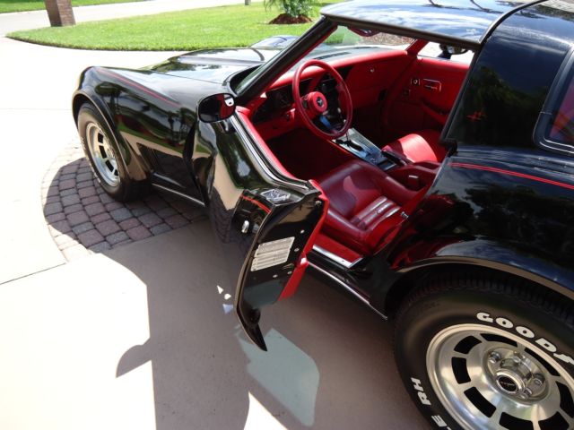 1980 Chevrolet Corvette RED - photo 3