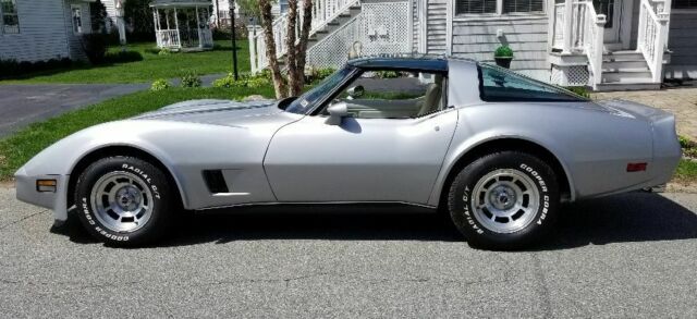 1980 Chevrolet Corvette coupe - photo 2