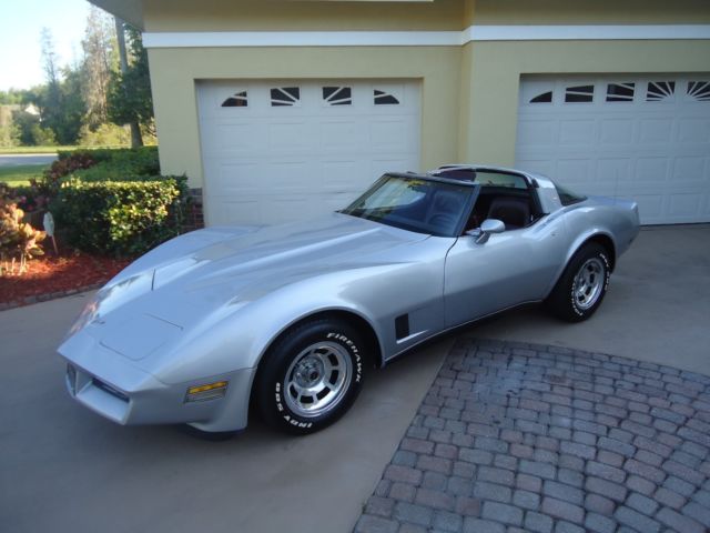 1980 Chevrolet Corvette SILVER - photo 2