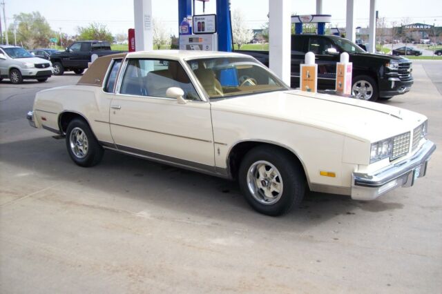 1980 Cutlass Calais. Beautiful and clean with V8. 75,000 miles 1980 Oldsmobile Cutlass Calais