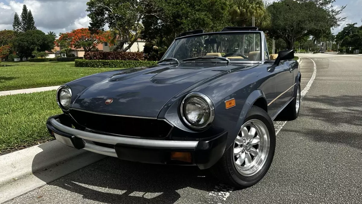1980 Fiat 124 Spider 2 doors