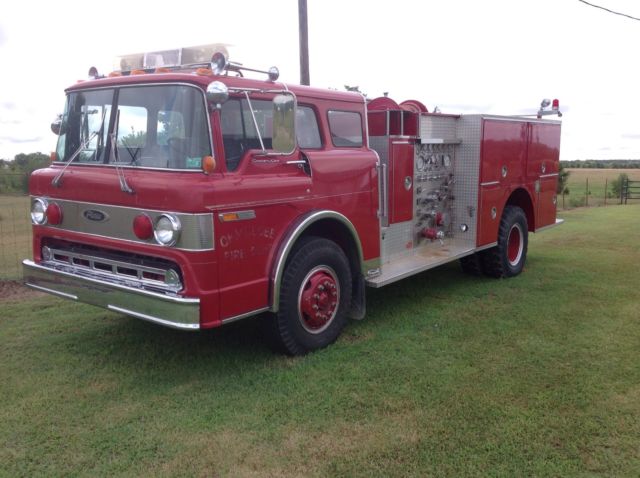 1980 Ford 8000 Pierce fire truck - photo 2