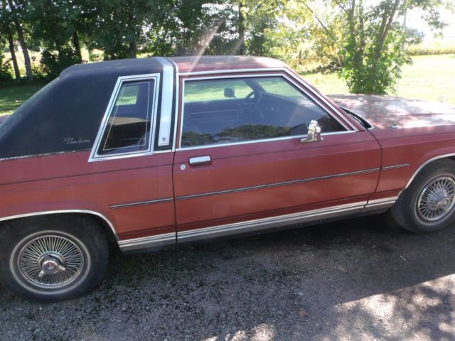 1980 Ford Crown Victoria - photo 2
