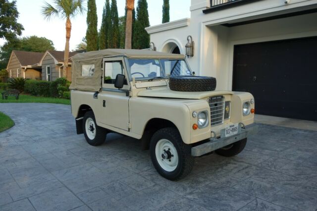 1980 Land Rover Defender Model 88 Series III, 2.25 Liter Diesel,RIGHT hand drive 1980 Land Rover Defender