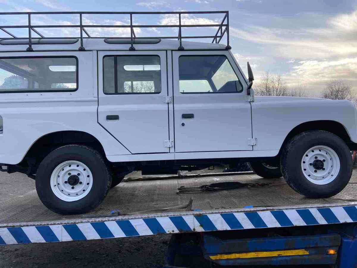 1980 Land Rover defender / santana White 4WD Manual 1980 Land Rover defender / santana