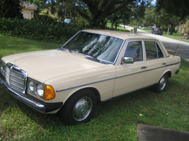 1980 Mercedes-Benz 200-Series