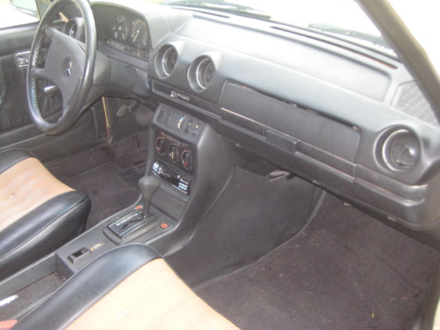 1980 Mercedes-Benz 200-Series - photo 12