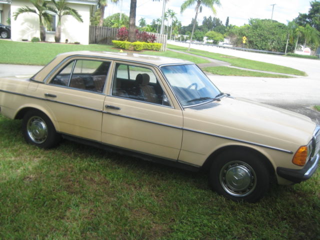 1980 Mercedes-Benz 200-Series - photo 2