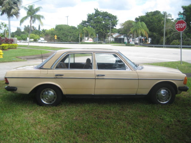 1980 Mercedes-Benz 200-Series - photo 5