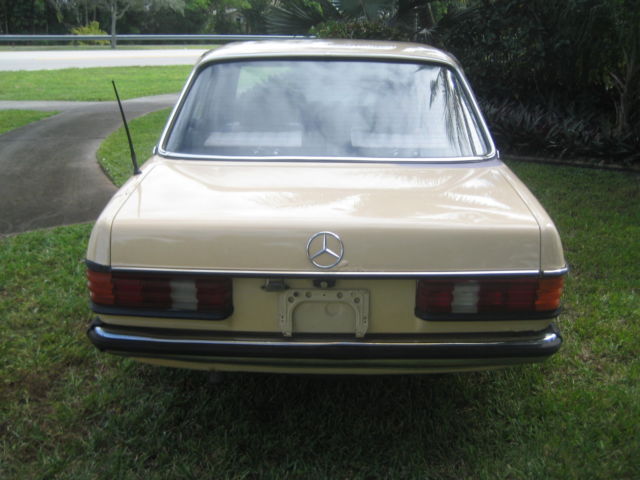1980 Mercedes-Benz 200-Series - photo 8