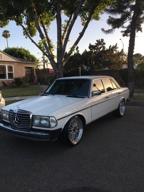 1980 Mercedes 240D 4 speed manual, OM616 Diesel, 30MPG, EURO Headlights/Grill 1980 Mercedes-Benz 200-Series