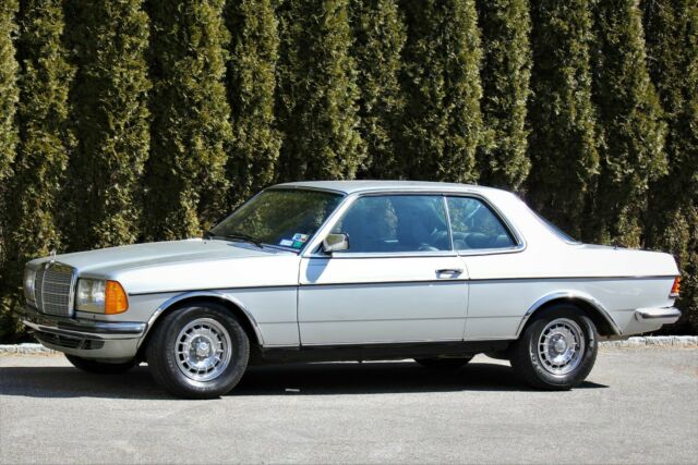 1979 Mercedes-Benz 200-Series
