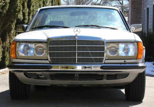 1979 Mercedes-Benz 200-Series - photo 7