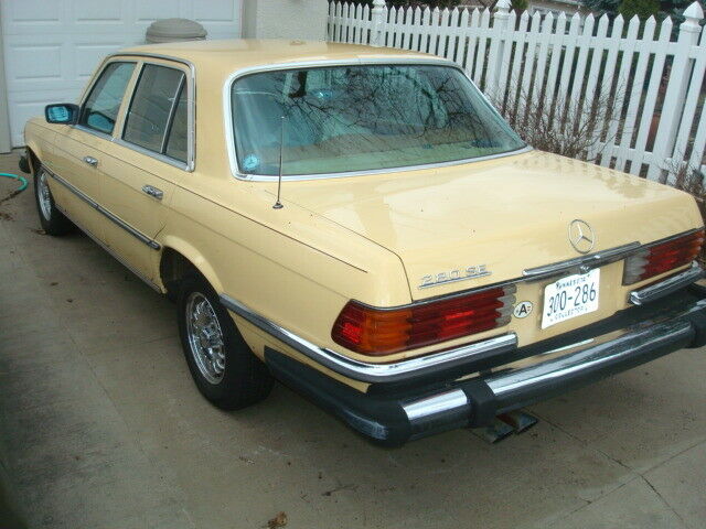 1980 Mercedes-Benz 200-Series - photo 2
