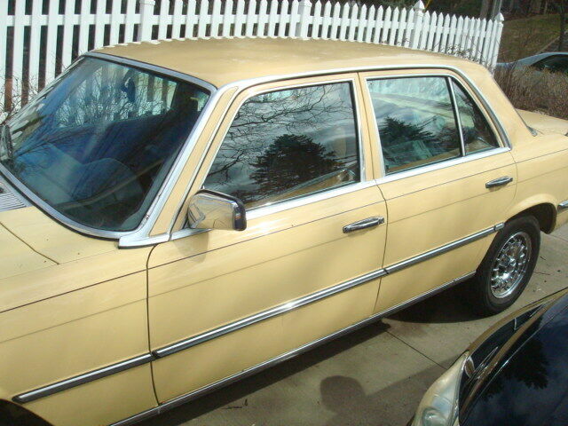 1980 Mercedes-Benz 200-Series - photo 6