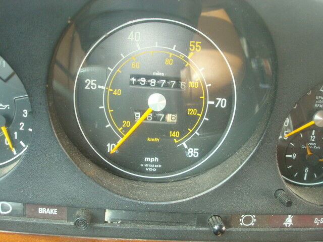 1980 Mercedes-Benz 200-Series - photo 9