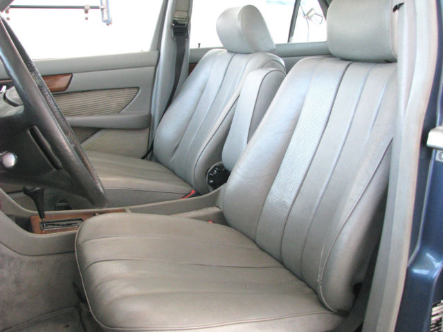 1980 Mercedes-Benz 200-Series - photo 12