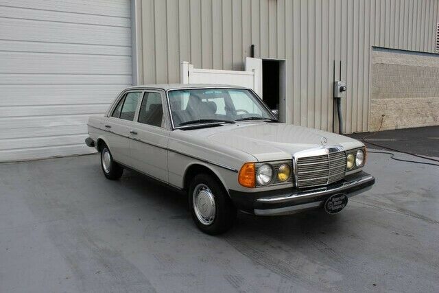 1980 Mercedes-Benz 200-series 240D 2.4L Diesel W123 Sedan Auto 240 D 2 Owner Cla 1980 Mercedes-Benz 200-Series 240D 2.4L Diesel W123 Sedan Auto 240 D 2 Owner Cla