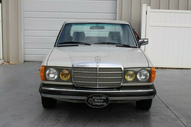 1980 Mercedes-Benz 200-Series 240D 2.4L Diesel W123 Sedan Auto 240 D 2 Owner Cla - photo 2