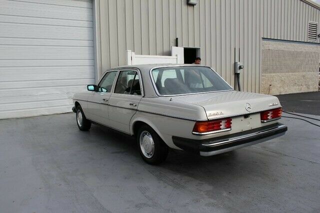 1980 Mercedes-Benz 200-Series 240D 2.4L Diesel W123 Sedan Auto 240 D 2 Owner Cla - photo 5