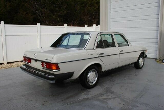 1980 Mercedes-Benz 200-Series 240D 2.4L Diesel W123 Sedan Auto 240 D 2 Owner Cla - photo 7