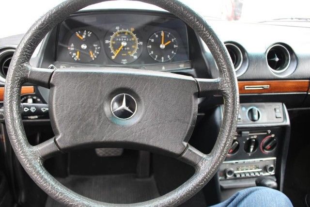 1980 Mercedes-Benz 200-Series - photo 11