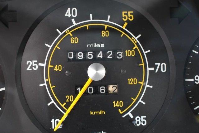 1980 Mercedes-Benz 200-Series - photo 12
