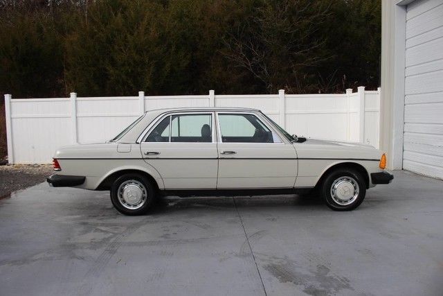 1980 Mercedes-Benz 200-Series - photo 8