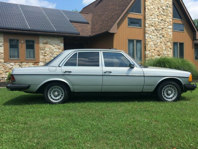 1983 Mercedes-Benz 200-Series 240d - photo 2