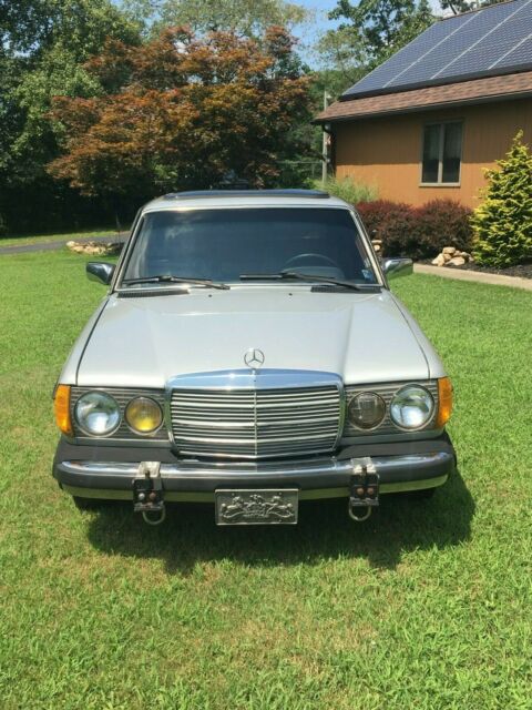 1983 Mercedes-Benz 200-Series 240d - photo 3