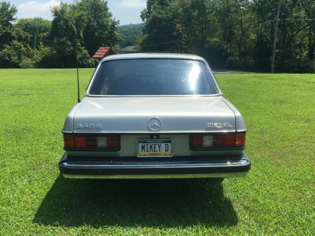 1983 Mercedes-Benz 200-Series 240d - photo 4
