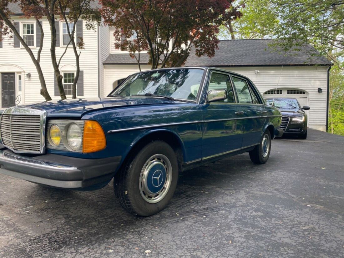 1980 Mercedes-Benz 240D Sedan Blue RWD Manual 1980 Mercedes-Benz 240D