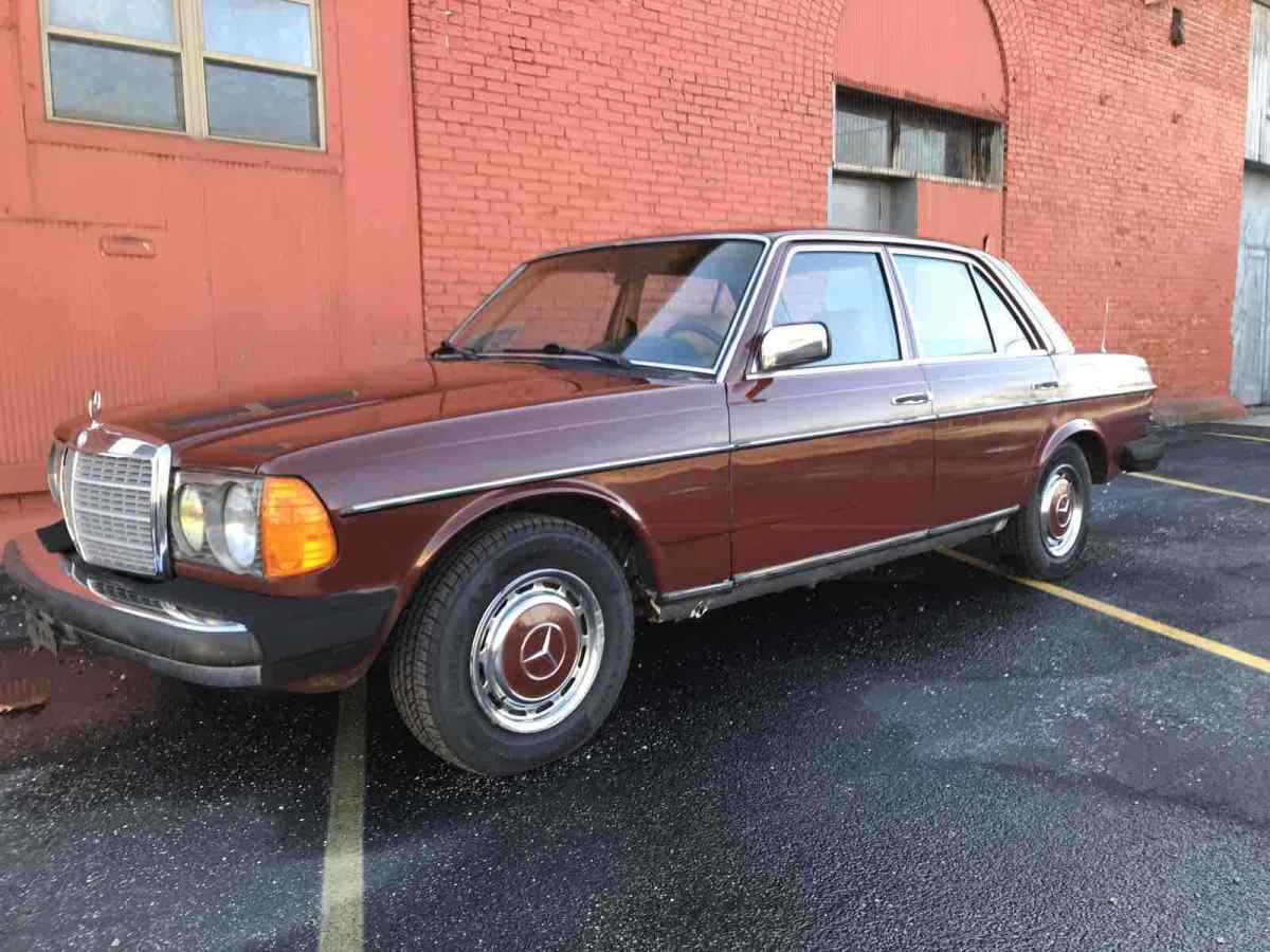 1980 Mercedes-Benz 240D Sedan Red RWD Manual 1980 Mercedes-Benz 240D