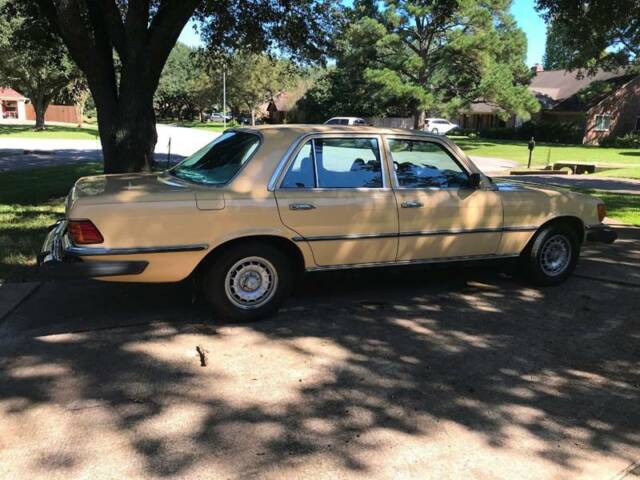1980 Mercedes-Benz 200-Series 280SE - photo 2