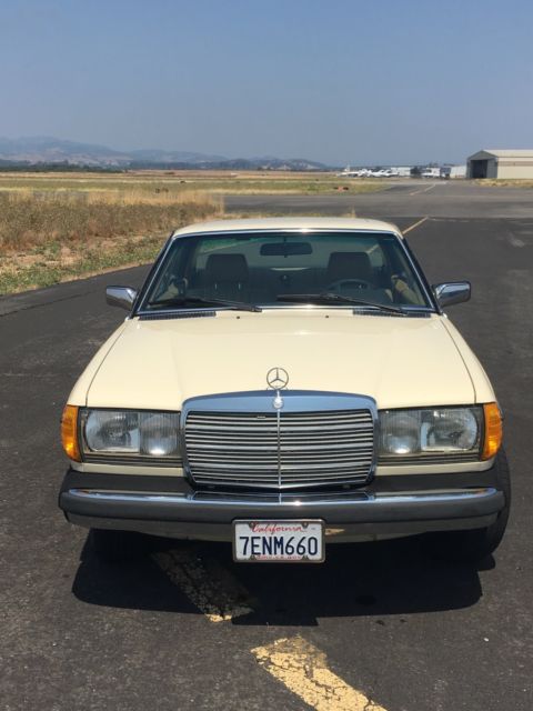 1980 Mercedes-Benz 200-Series 280CE - photo 2