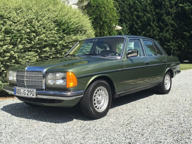 1980 Mercedes-Benz 200-Series