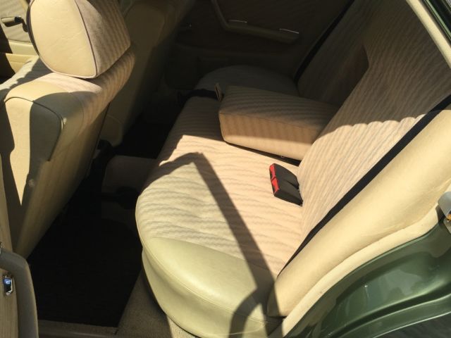 1980 Mercedes-Benz 200-Series - photo 10