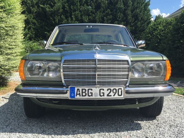 1980 Mercedes-Benz 200-Series - photo 2