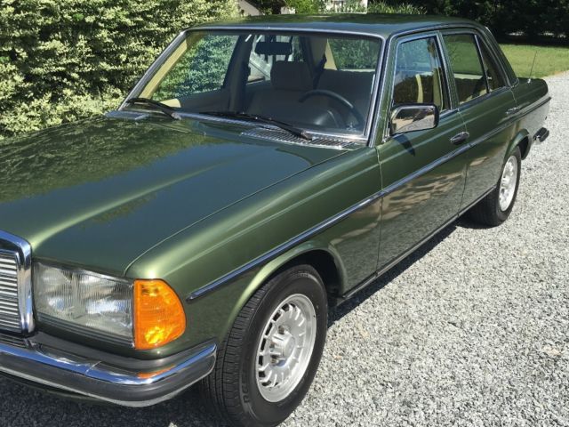 1980 Mercedes-Benz 200-Series - photo 4
