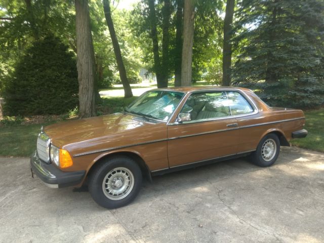 1980 Mercedes Benz 300CD 1980 Mercedes-Benz 300-Series 300CD