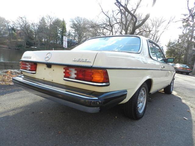 1980 Mercedes-Benz 300CD -- - photo 9
