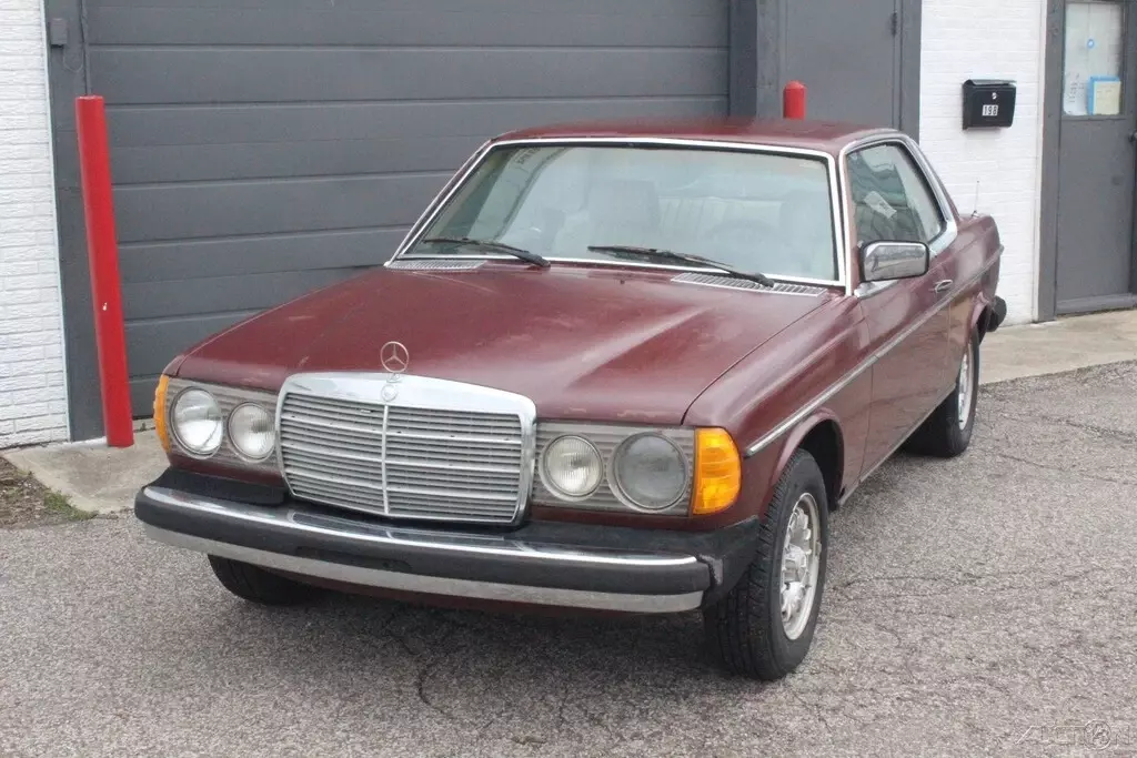 1980 Mercedes Benz 300CD Sunroof Coupe 1980 Mercedes-Benz 300-Series Sunroof Coupe