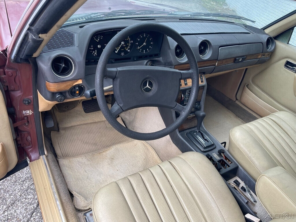 1980 Mercedes-Benz 300-Series Sunroof Coupe - photo 13