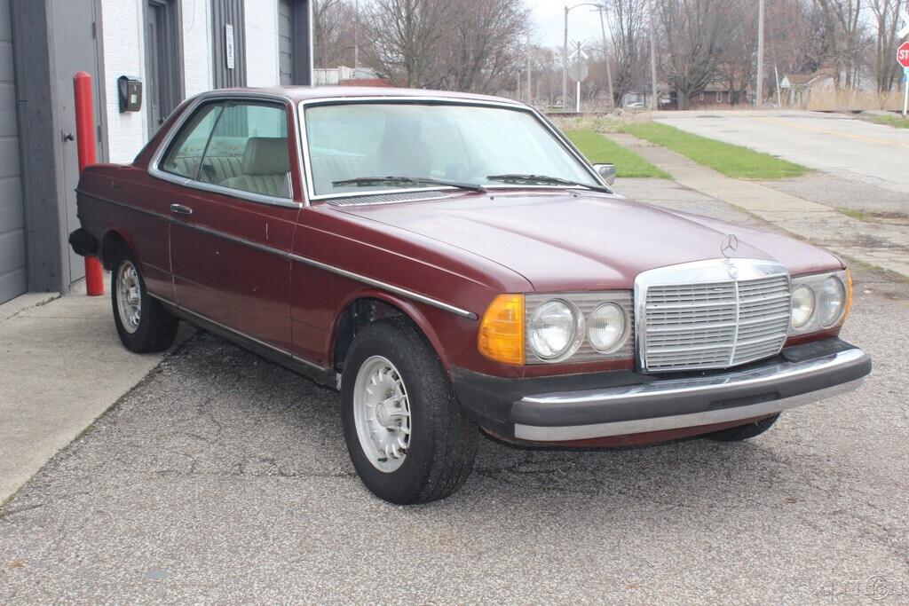 1980 Mercedes-Benz 300-Series Sunroof Coupe - photo 2
