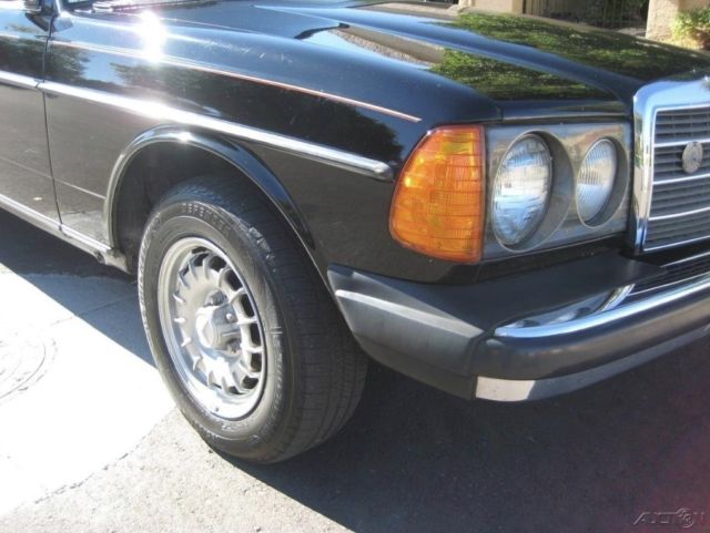 1980 Mercedes-Benz 300-Series - photo 7