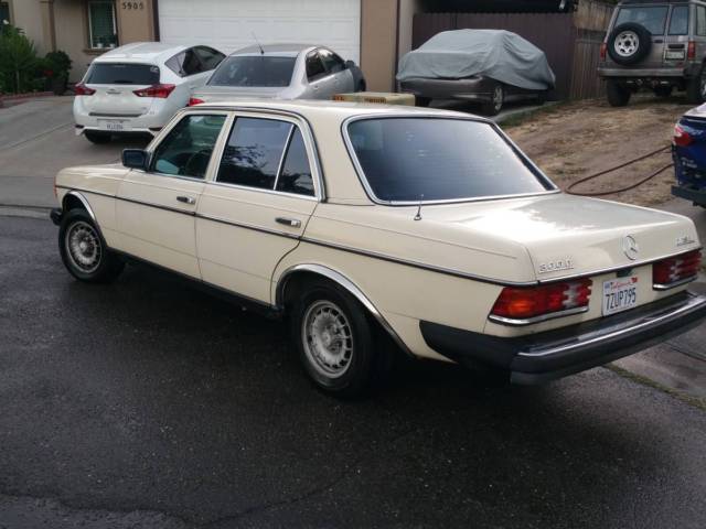 1980 Mercedes-Benz 300-Series - photo 2