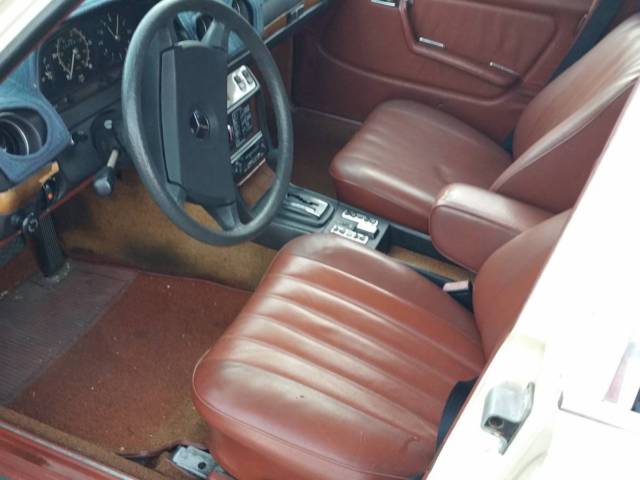 1980 Mercedes-Benz 300-Series - photo 7