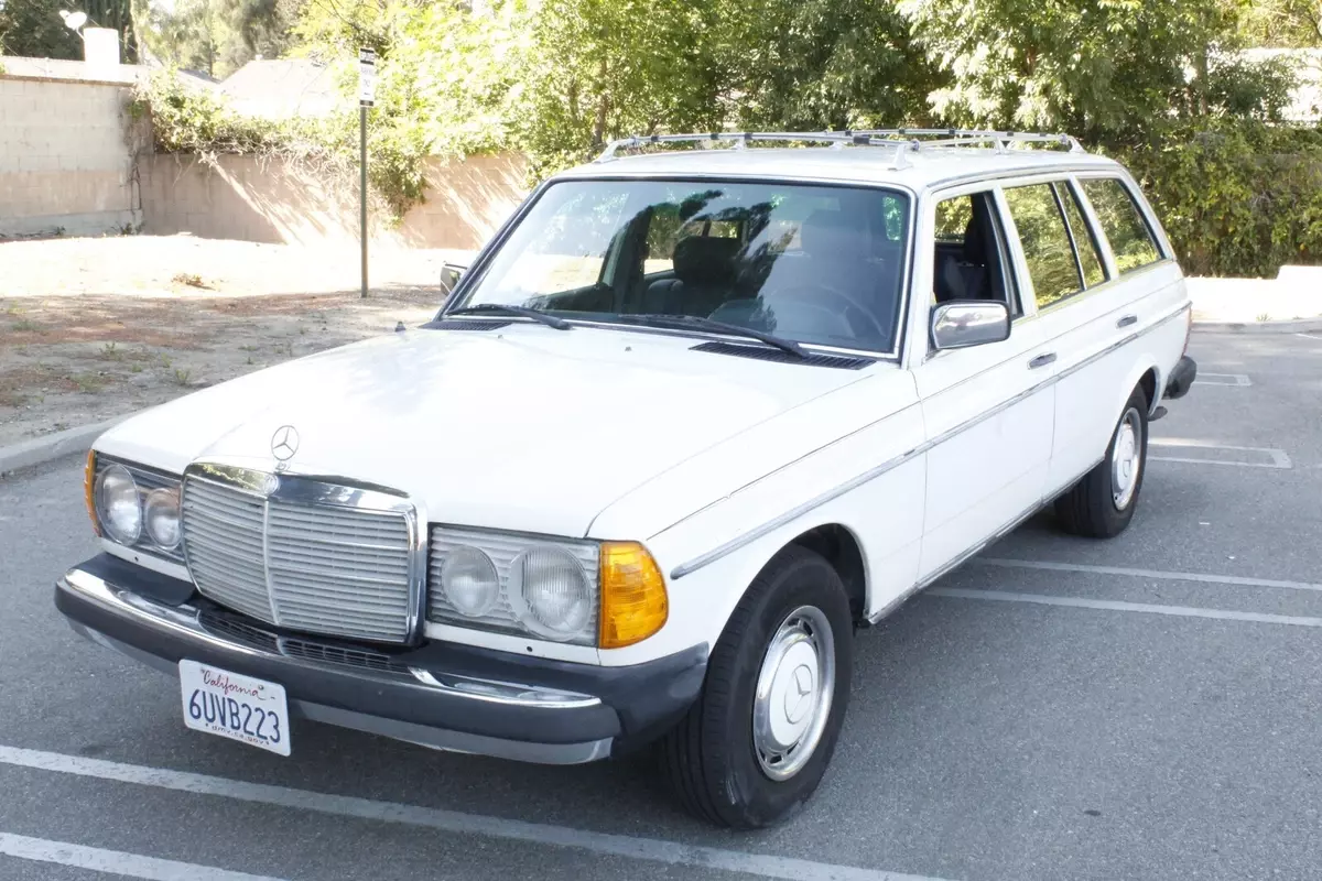 1980 Mercedes-Benz 300D Wagon Rare 4-Speed Penny Start Low Reserve! 1980 Mercedes-Benz 300-Series