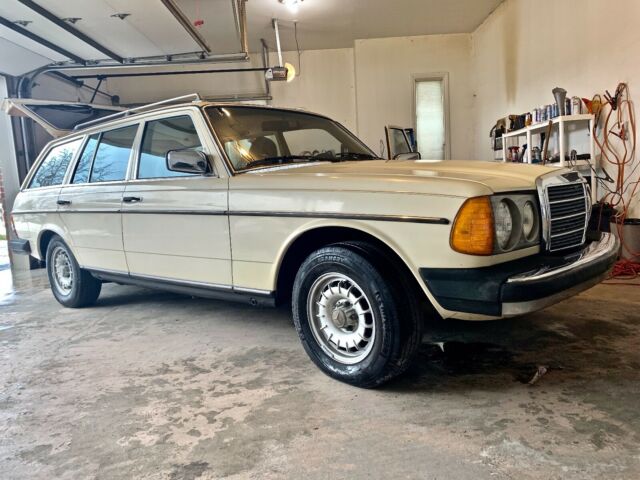 1980 Mercedes-Benz 300-Series 49K Miles TD Wagon - photo 2