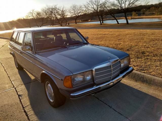 1980 MERCEDES BENZ W123 280 TE 4 SPEED MANUAL EURO WAGON RARE! 1980 Mercedes-Benz 200-Series Wagon